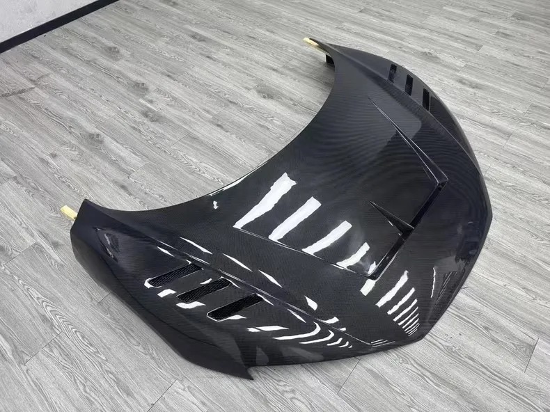 High Quality Real Carbon Fiber Front Hood Engine Bonnet Body Kit for R8 2017-2019 Front Bonnet Replacement Car Accessories